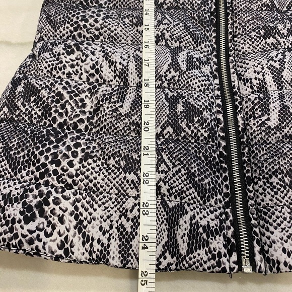{Michael Kors} Puffer Vest Size Small Gray Black Full Zip Snake Print - Picture 8 of 11